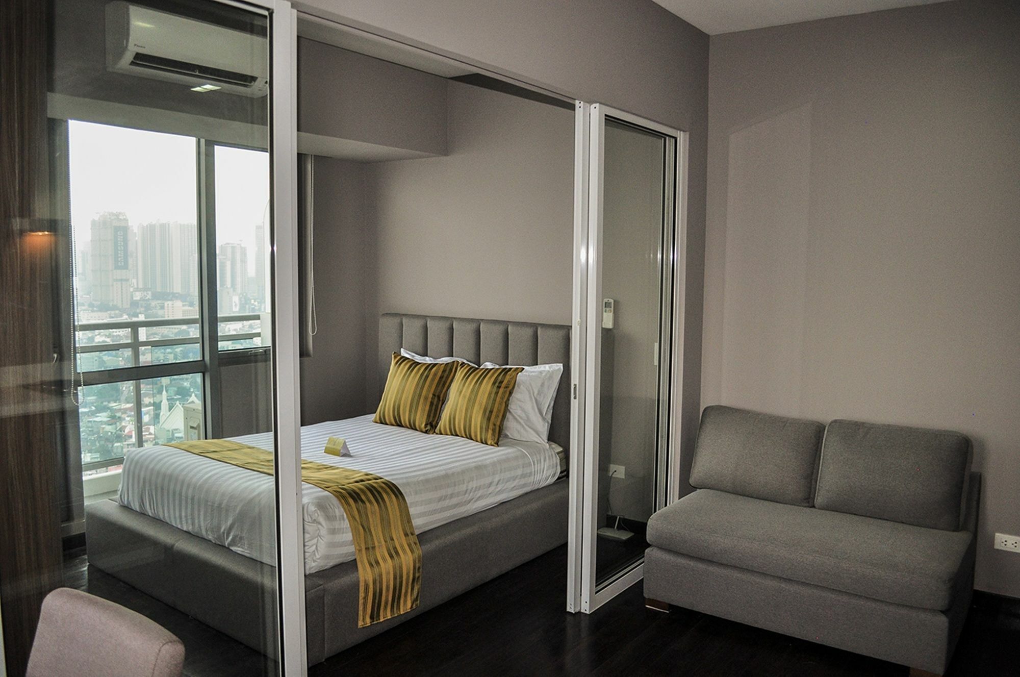 Siglo Suites @ The Acqua Private Residences Mandaluyong ภายนอก รูปภาพ
