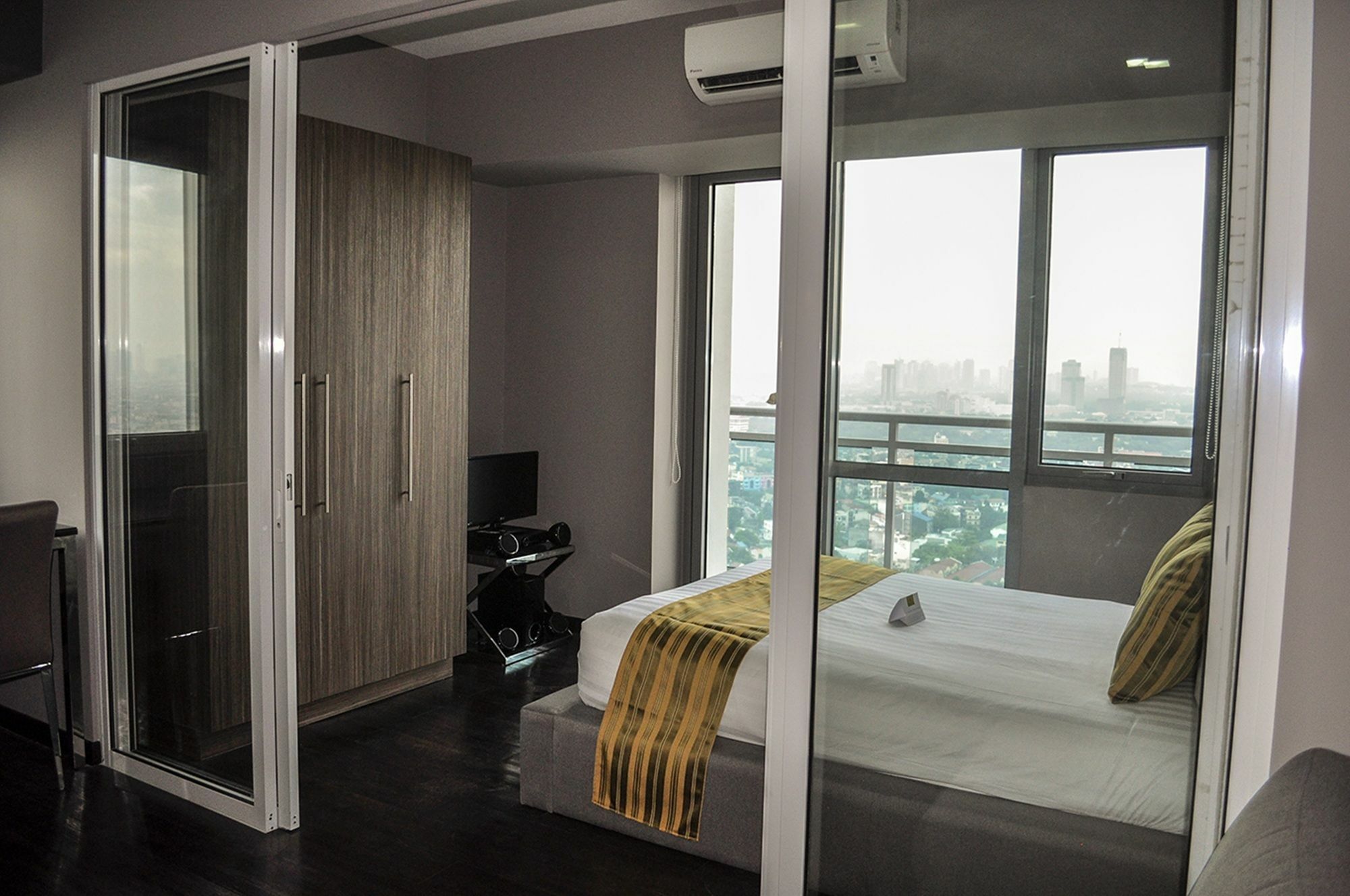 Siglo Suites @ The Acqua Private Residences Mandaluyong ภายนอก รูปภาพ